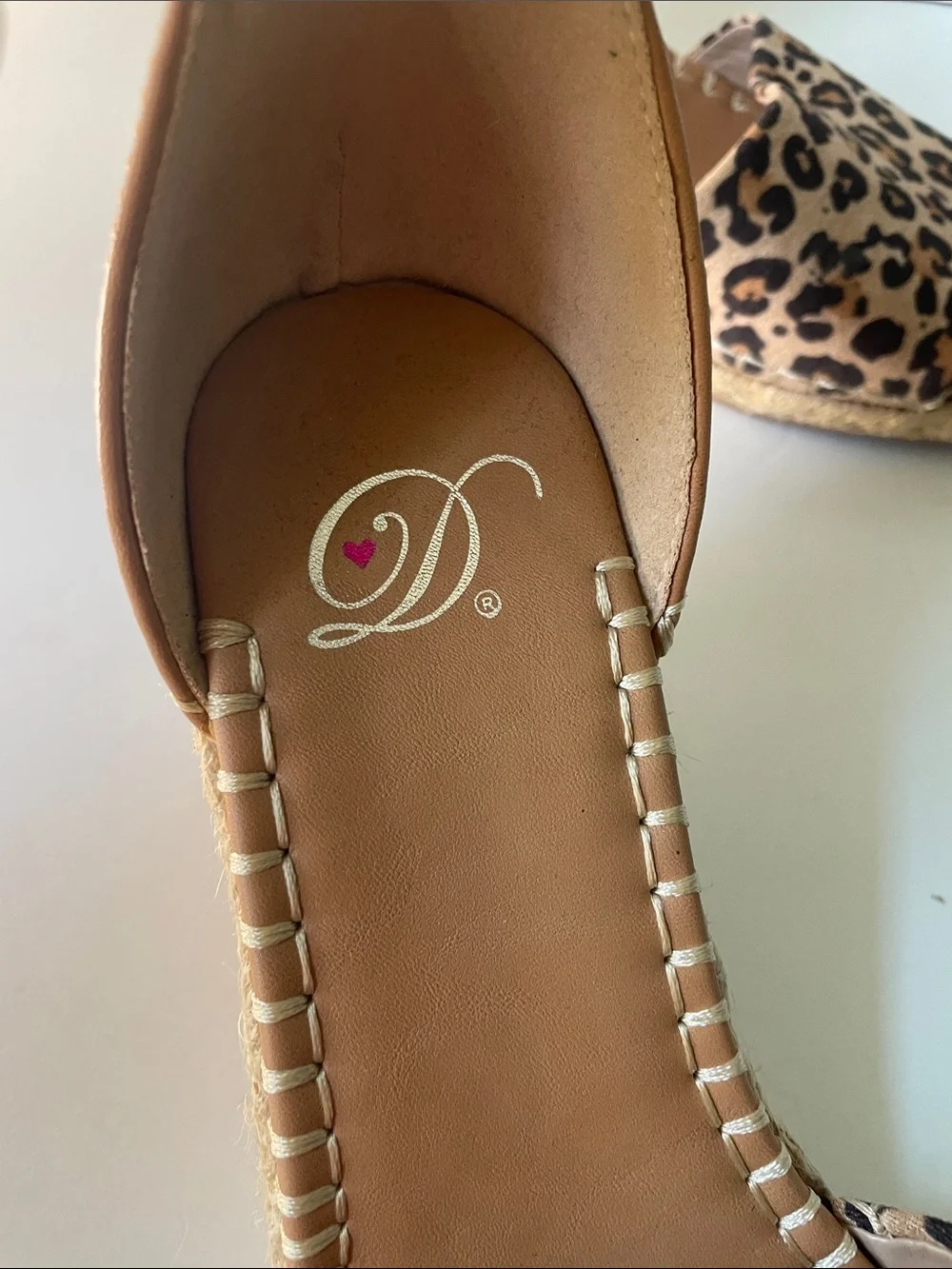 Heart in D Women's Size 9 Leopard Print Espadrille Wedge Sandals - Tan